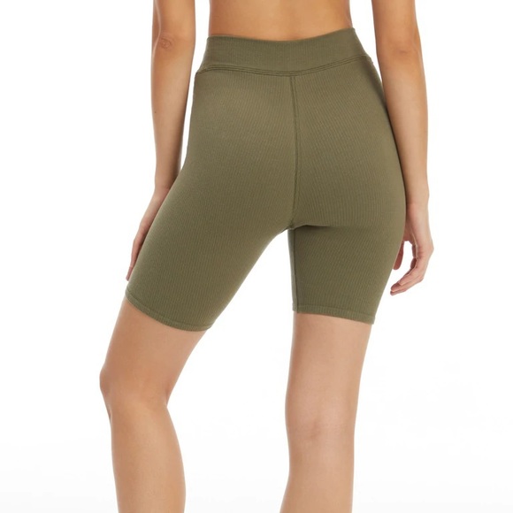 Good American Seamless Rib Bike Short - Picture 4 of 6